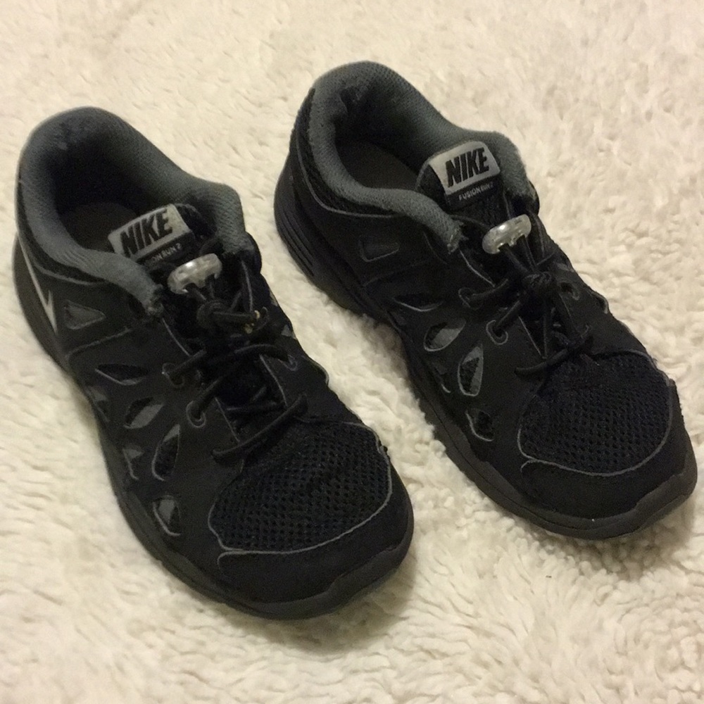 Kids unisex black size 1.5 Nike fusion run 2 shoes